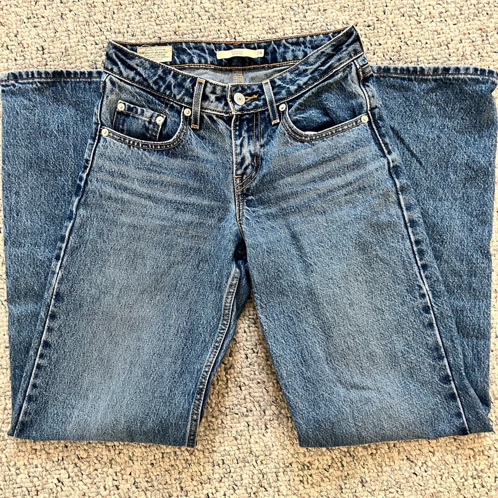 Levi’s low loose medium wash jeans (size 24)